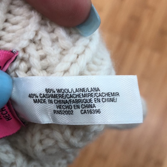 Juicy Couture Mittens - Picture 7 of 7